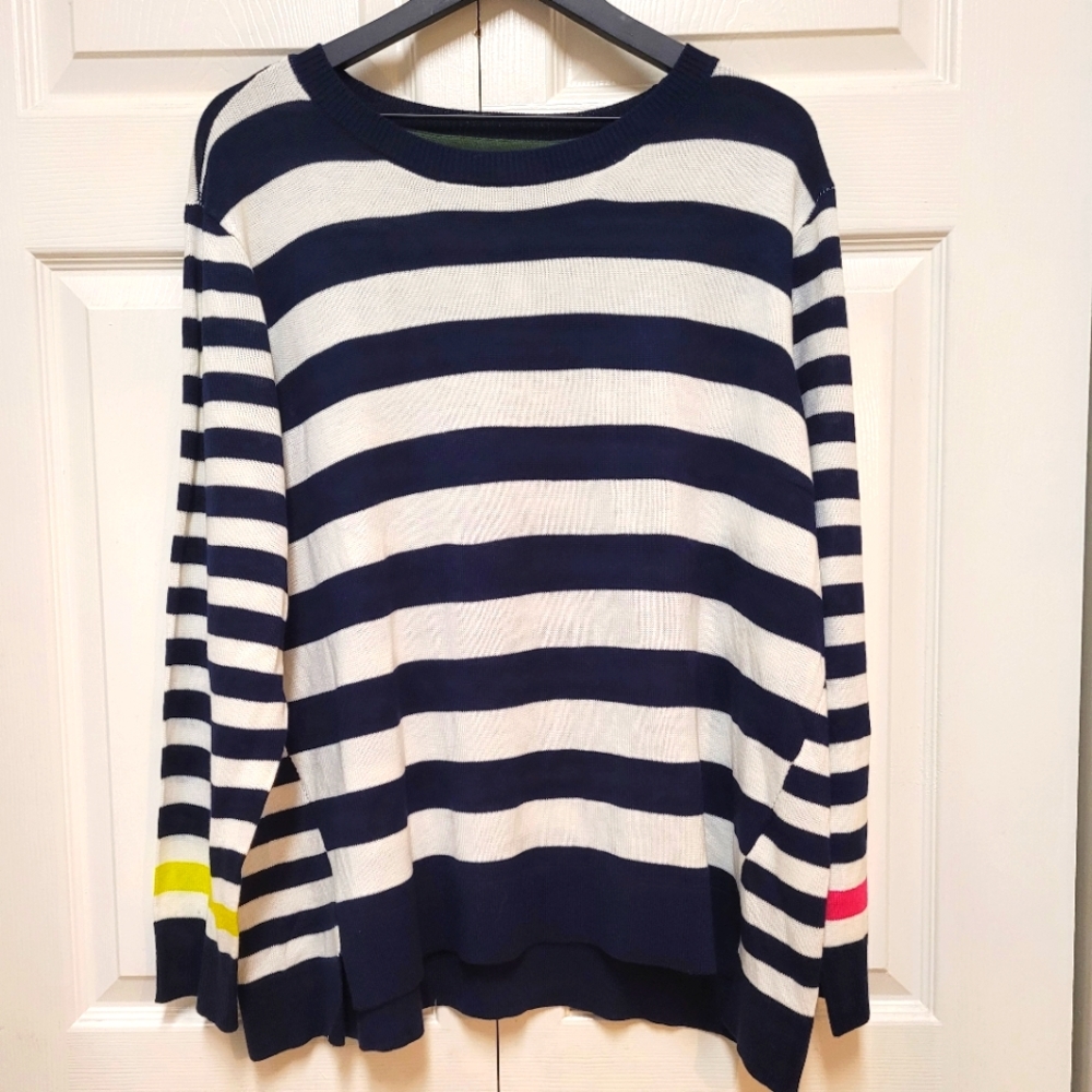 Ellen Degeneres EV 1 long sleeves light sweater top.